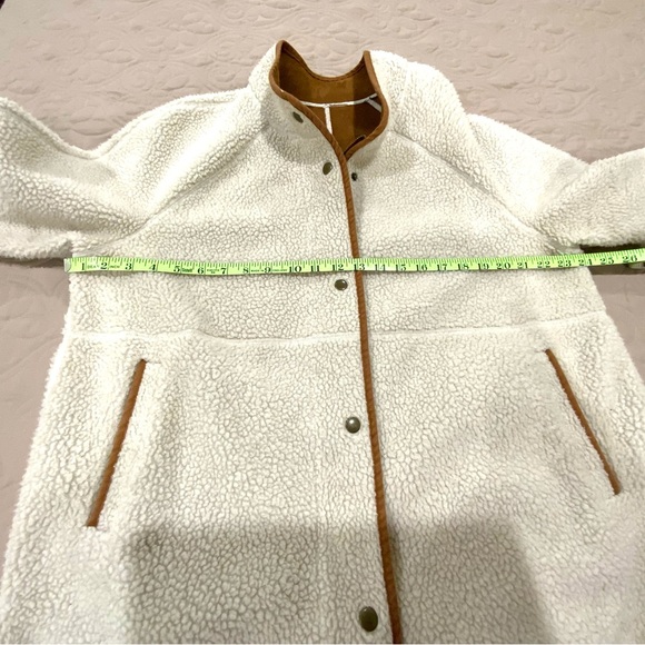 Cozy Sherpa Coat - Picture 8 of 9